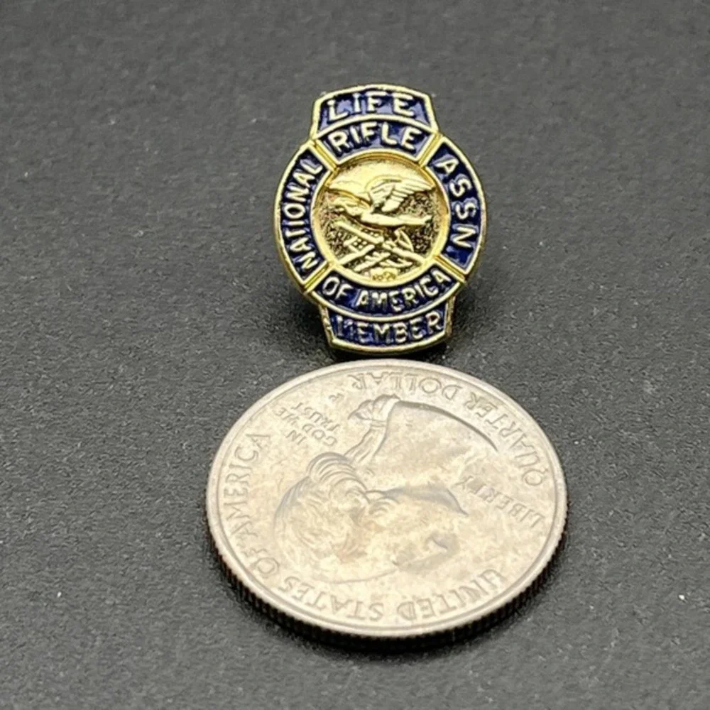 NRA National Rifle Association Of America Life Member Gold Tone Lapel Hat Pin‎